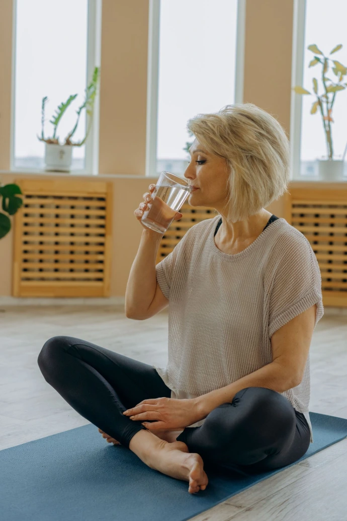 femme zen bois eau